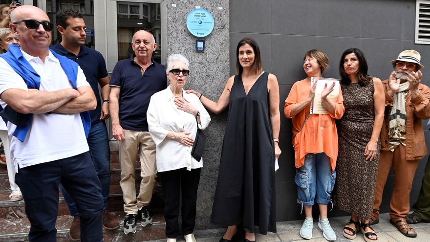 Descubrimiento de la placa que recuerda a Juanjo Viota