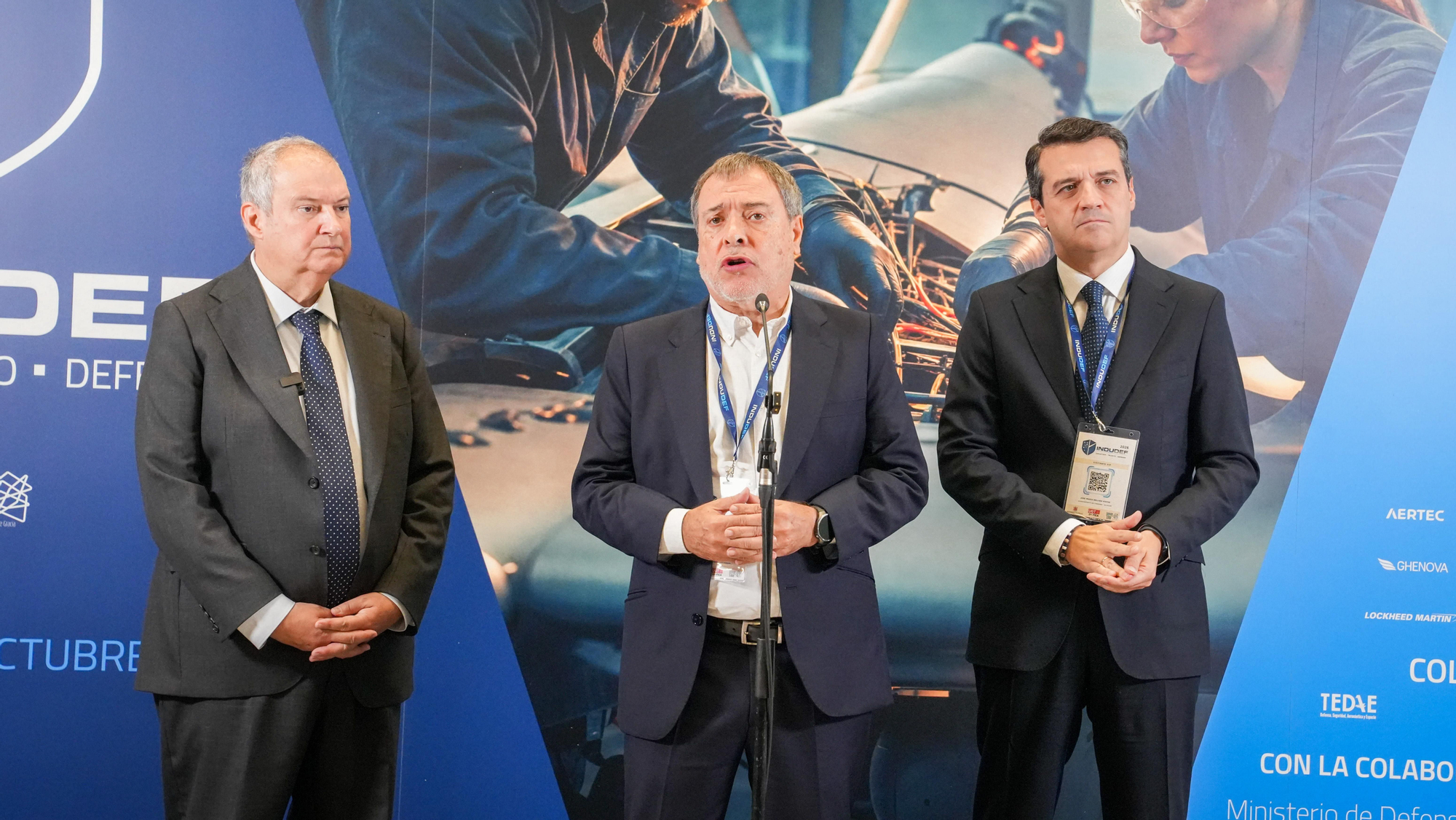 El ministro de Industria y Turismo, Jordi Hereu, y el alcalde de Córdoba, José María Bellido, durante la apertura del Foro Internacional de Defensa Indudef