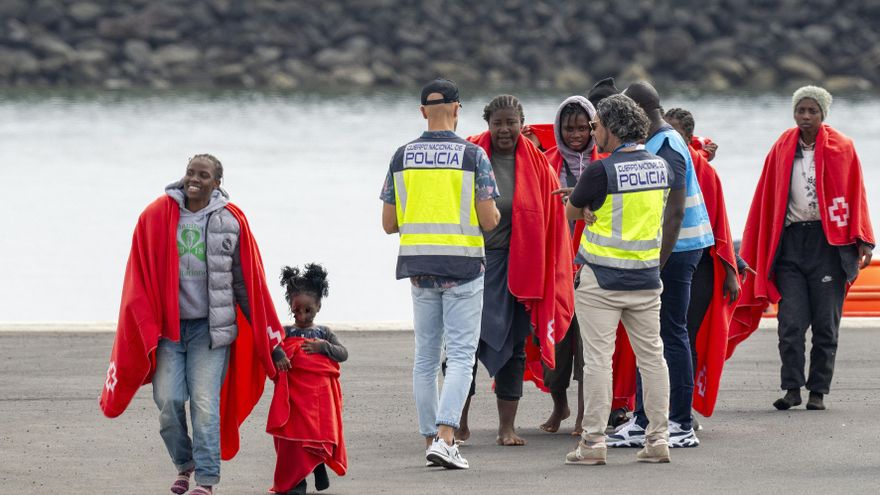 El PP vuelve a la mesa de negociación sobre los menores migrantes dos meses después