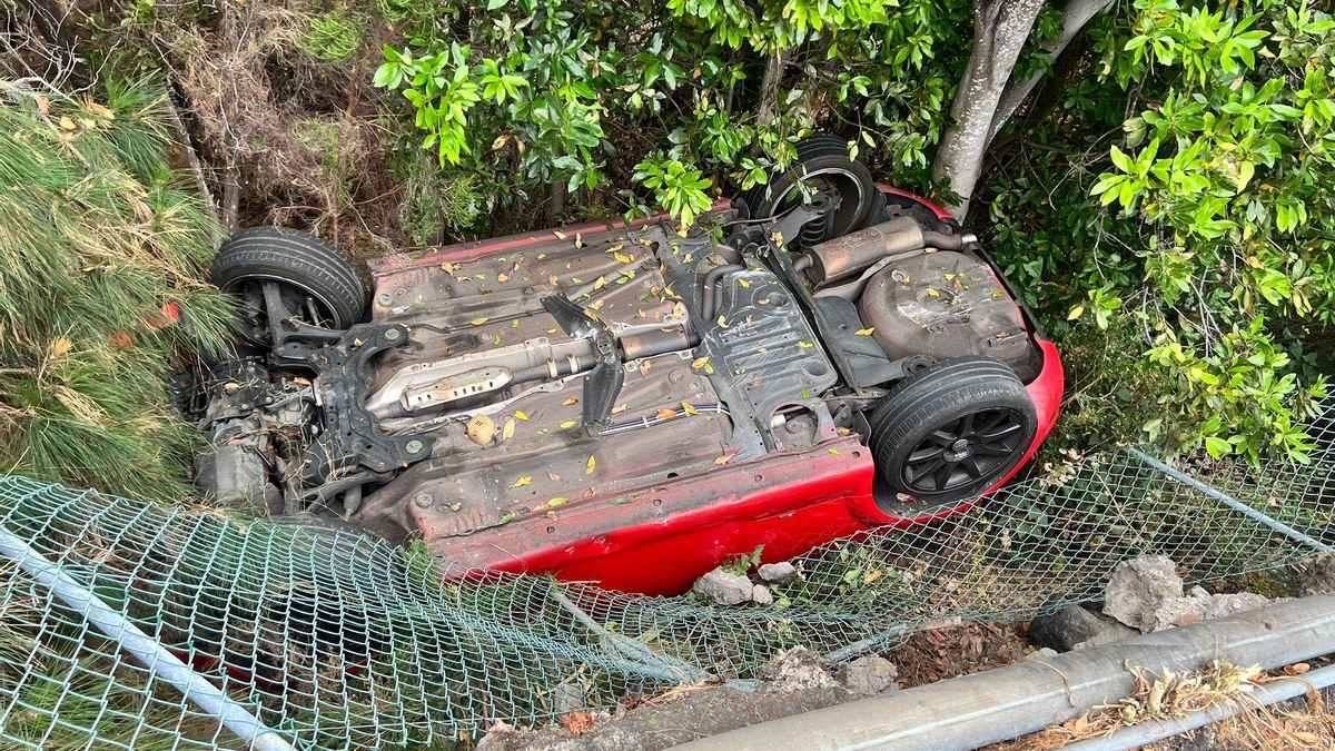 Vehículo que se salió de la vía en Breña Alta.