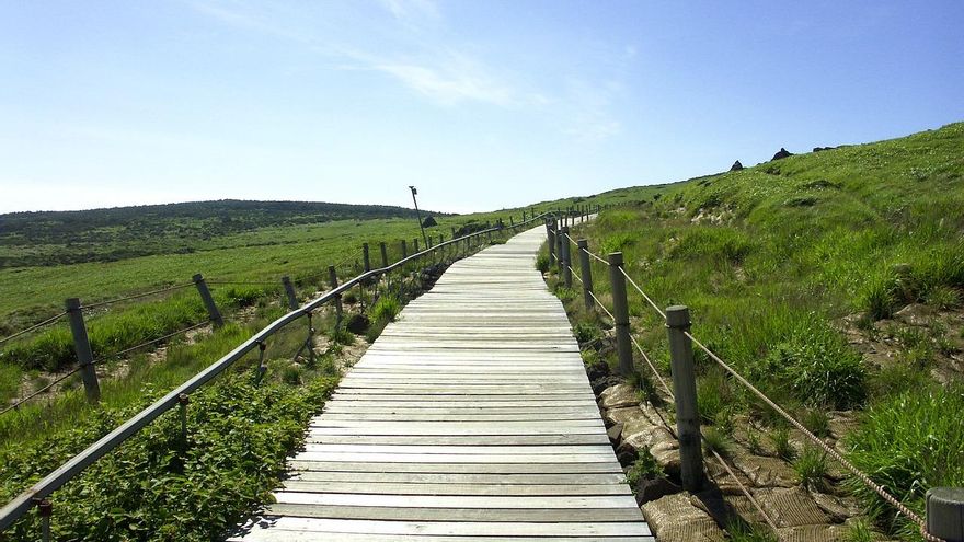 Las seis mejores rutas de senderismo para hacer en otoño en España: cascadas, hayedos y paisajes impresionantes  