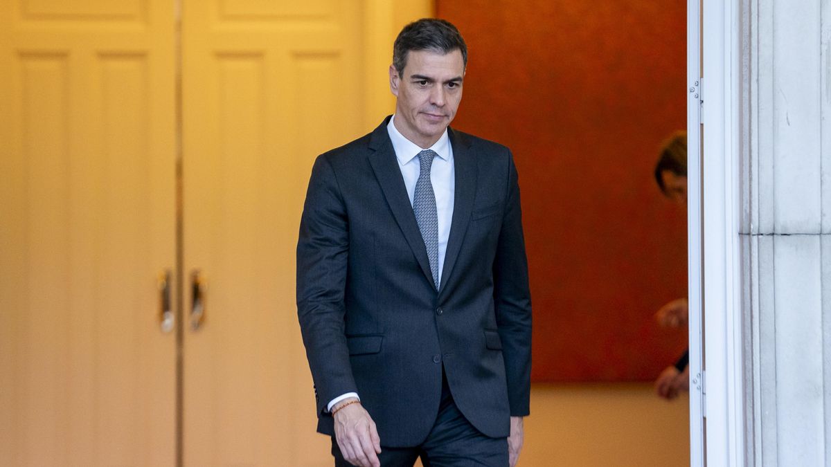 Archivo - El presidente del Gobierno, Pedro Sánchez, durante una reunión, en el Complejo de la Moncloa, a 27 de enero de 2025, en Madrid (España).