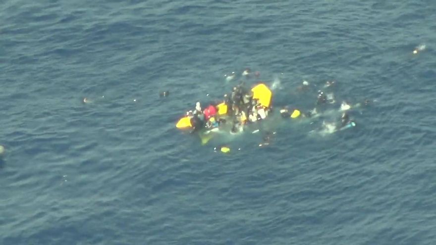 La Guardia Costera de Libia embiste un barco con medio centenar de migrantes