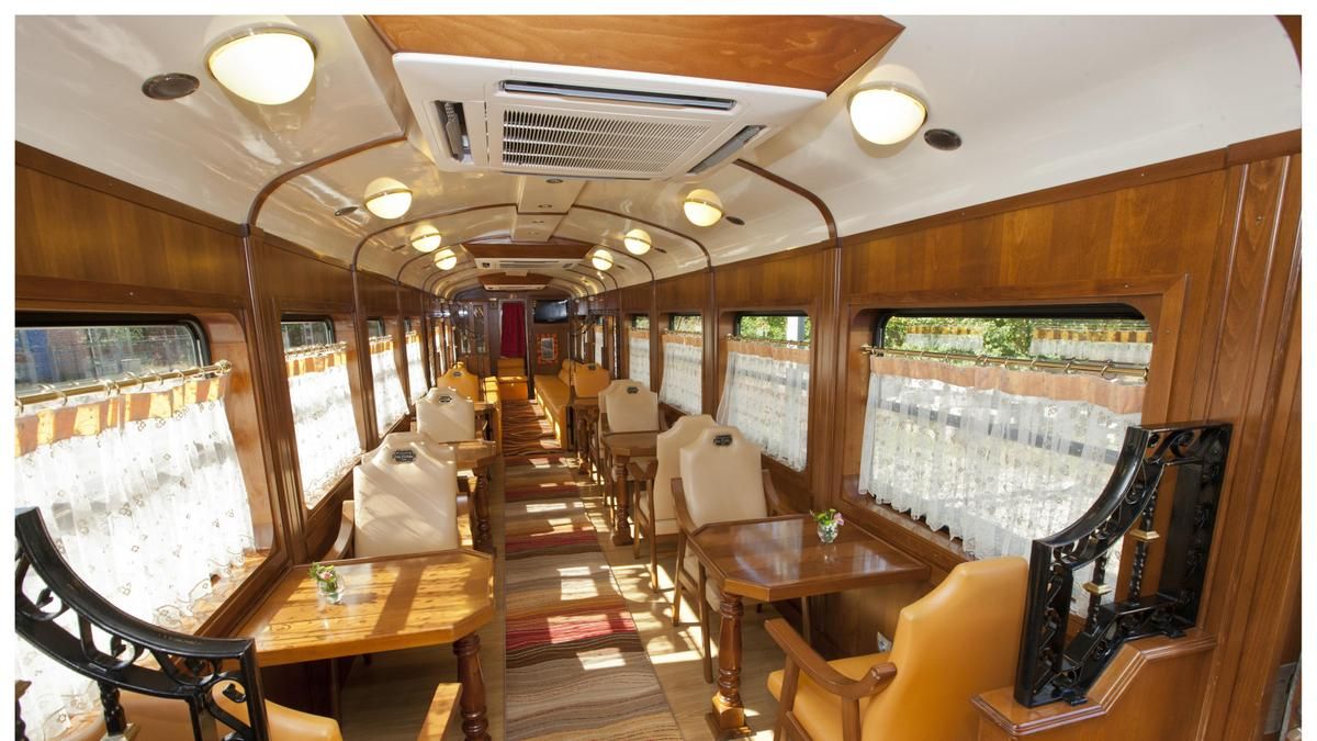 El Expreso de La Robla regresa a León desde Bilbao en el primer viaje de la temporada del tren turístico