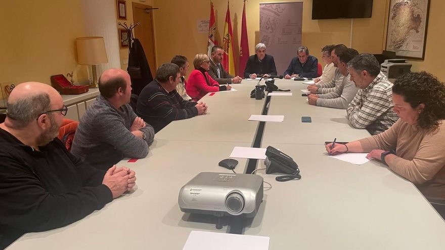 Lácteas San Vicente recogerá los últimos 450.000 litros anuales de leche de vaca de la Montaña de León, en Babia y Omaña