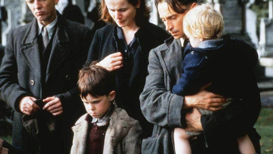 Treinta años de ‘Las cenizas de Ángela’, las memorias de una infancia en la miseria que conmovieron al mundo