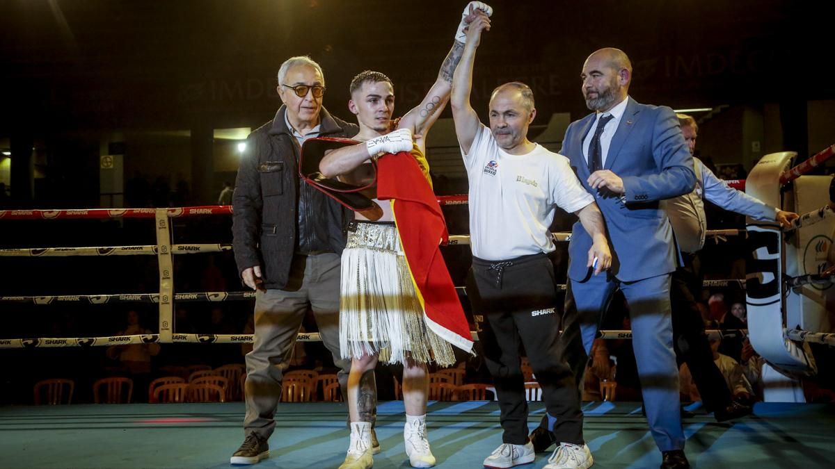 Combate de Rafa Lozano Jr. por el cinturón Iberoamericano