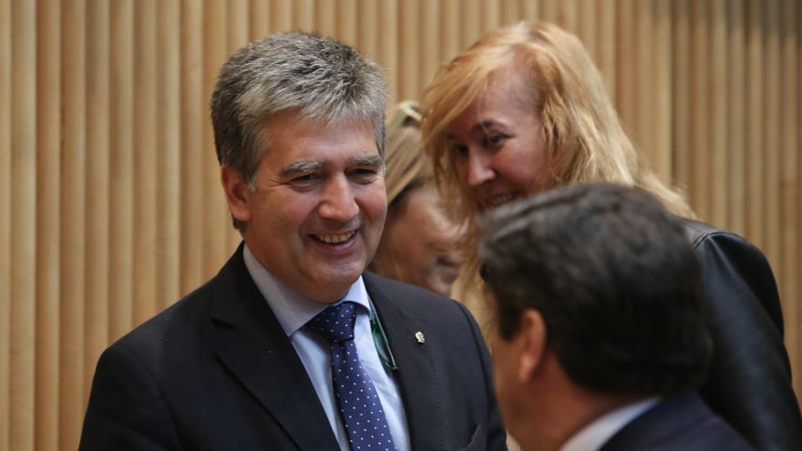 Uno de los mandos de la brigada política pide al juez que cite a Cosidó para que le exculpe de la Kitchen