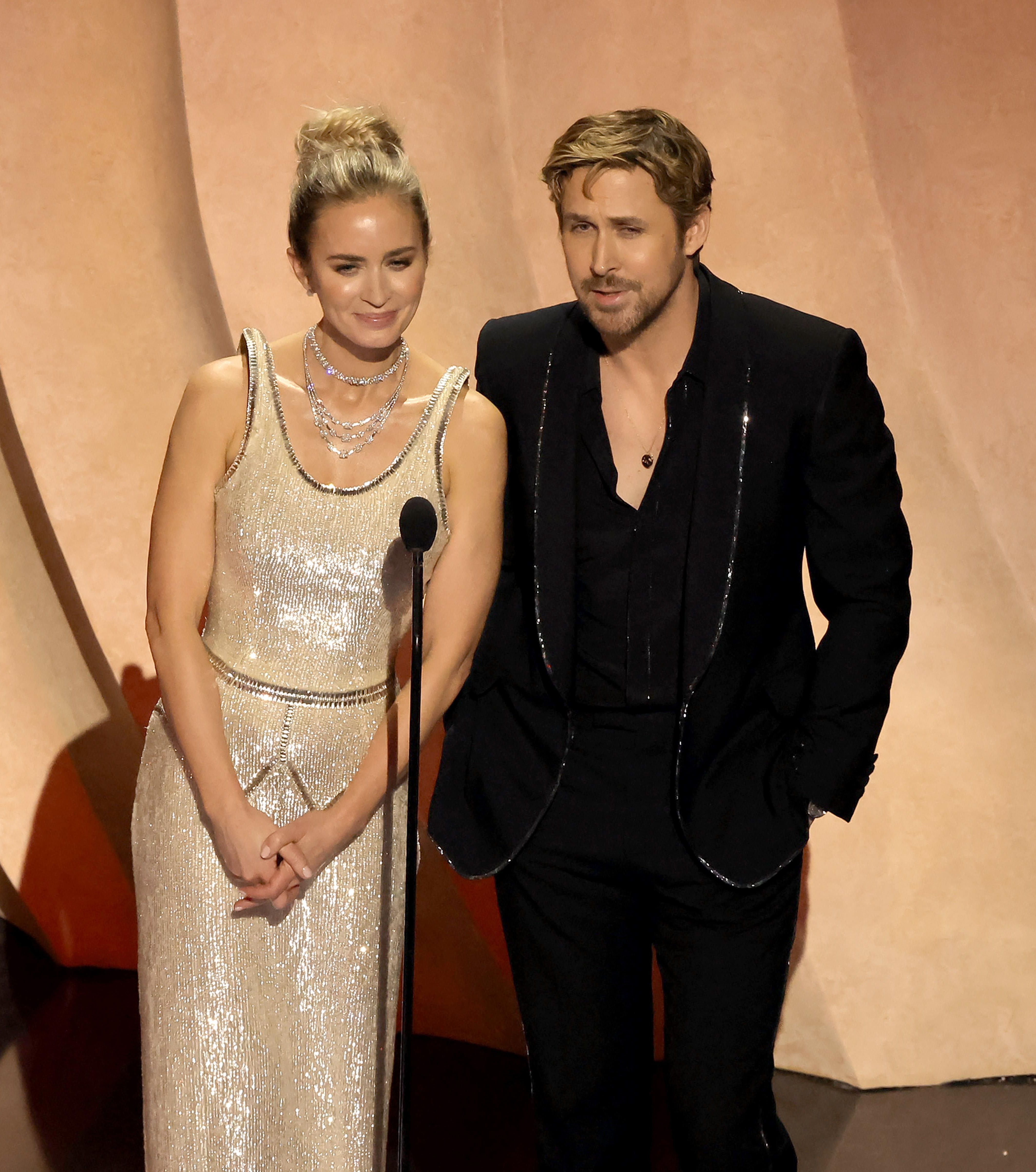 Emily Blunt y Ryan Gosling, durante la ceremonia de los Premios Oscar 2024