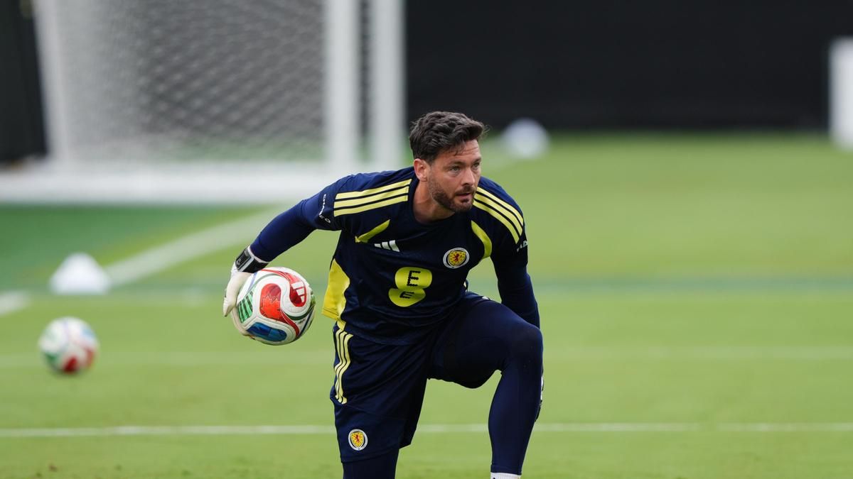 El portero Craig Gordon durante un entrenamiento previo al debut de Escocia en el Mundial.