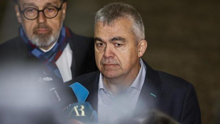 O cerco judicial de Cerdan e Abalos complica ainda mais o instável poder legislativo de Sánchez.