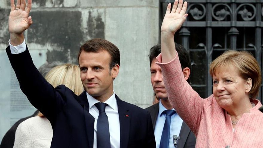 La CE valora el plan de Merkel y Macron para la eurozona y anuncia una cumbre sobre inmigración