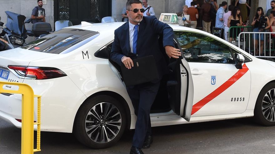 Archivo - El administrador mancomunado de 'Obras Públicas y Regadío SA', Daniel Fernández Menéndez, llegando al Tribunal Supremo a declarar por el ‘caso Koldo’,  el pasado 4 de julio de 2025. Archivo.