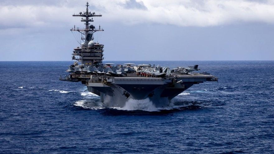 Archivo - El portaaviones de la clase Nimitz USS George H.W. Bush navega por el océano Índico, en la zona de responsabilidad del Mando Central (CENTCOM) del Ejército de Estados Unidos, en el marco del cierre perimetral norteamericano del estrecho de Ormuz