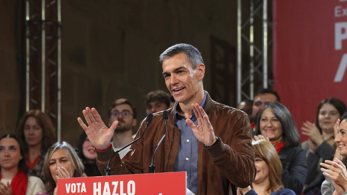 El presidente del Gobierno y secretario general del PSOE, Pedro Sánchez durante un acto electoral celebrado este sábado en Cáceres. EFE/ Jero Morales