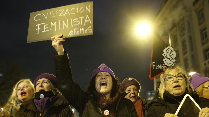 El PP sale a la caza de votantes progresistas descontentos con la Ley Trans
