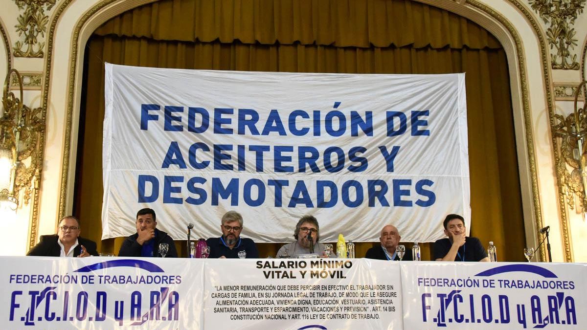 Aceiteros, en alerta contra las reformas que impulsa Milei: “Vamos a ir a la huelga cuando este gobierno quiera avanzar contra los derechos laborales”