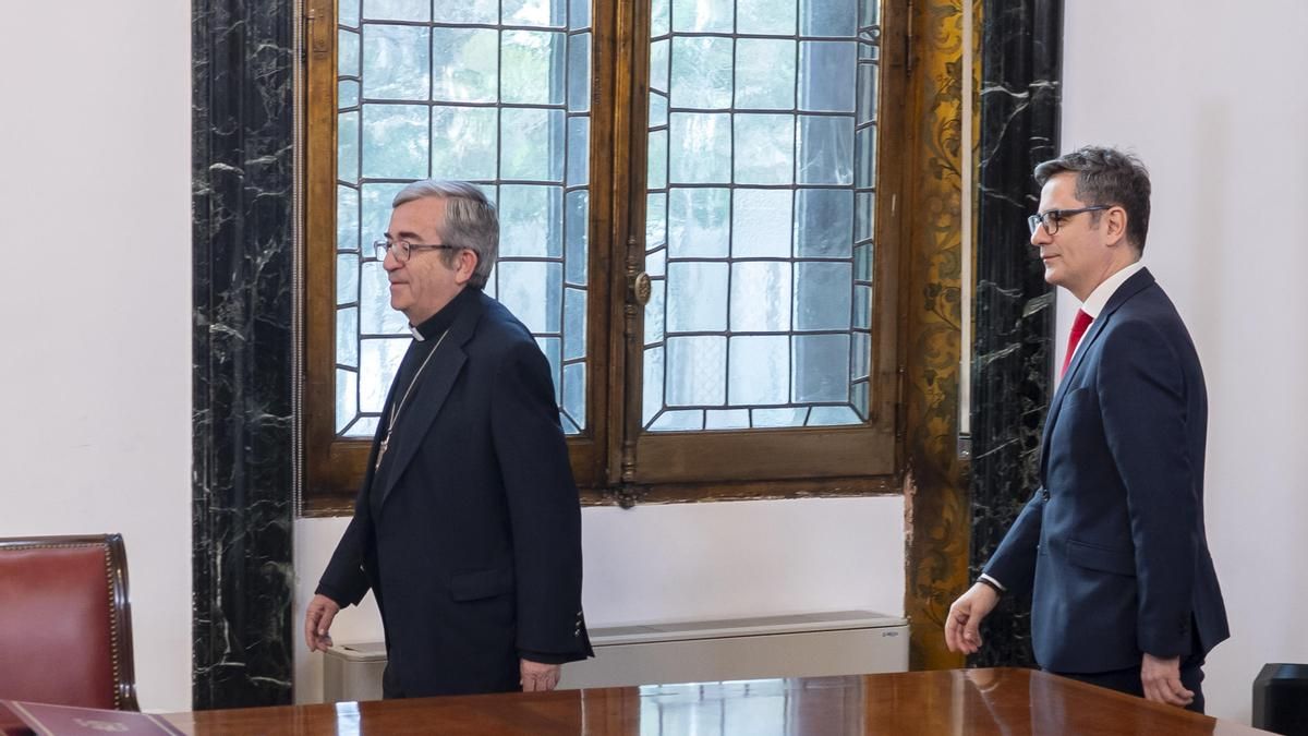 El presidente de la Conferencia Episcopal, Luis Argüello, y el ministro de la Presidencia, Félix Bolaños, en una imagen de archivo