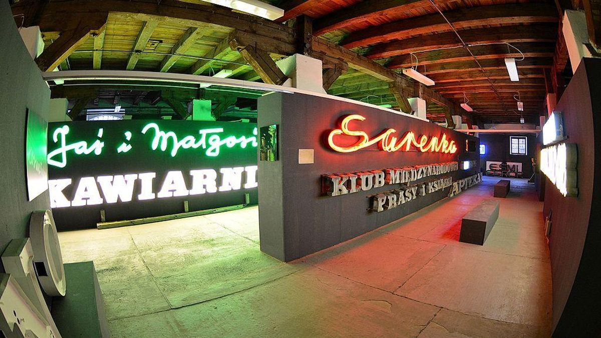 Que tenga un Museo del Neón es una de las muchas curiosidades que quizás desconozcas de esta ciudad europea