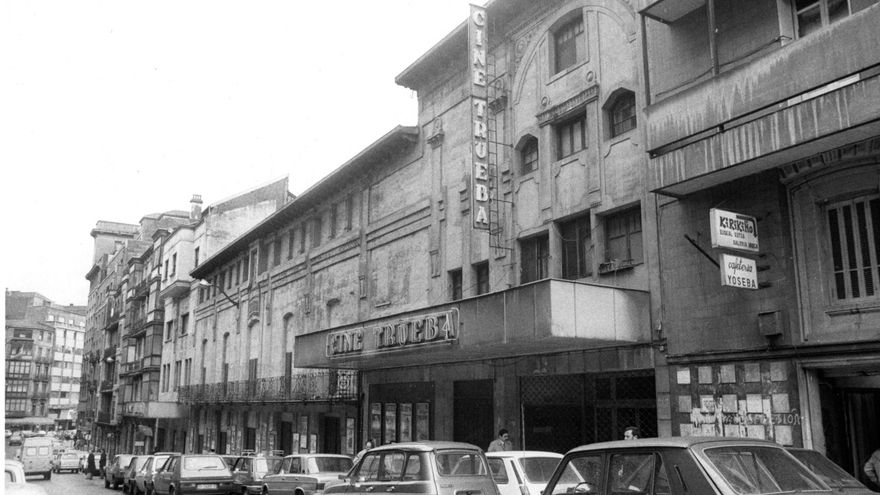 Cine Trueba de Bilbao, ya desaparecido, en una foto tomada en 1982.