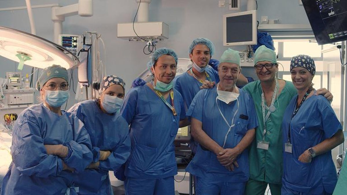 Equipo médico que ha participado en la operación.