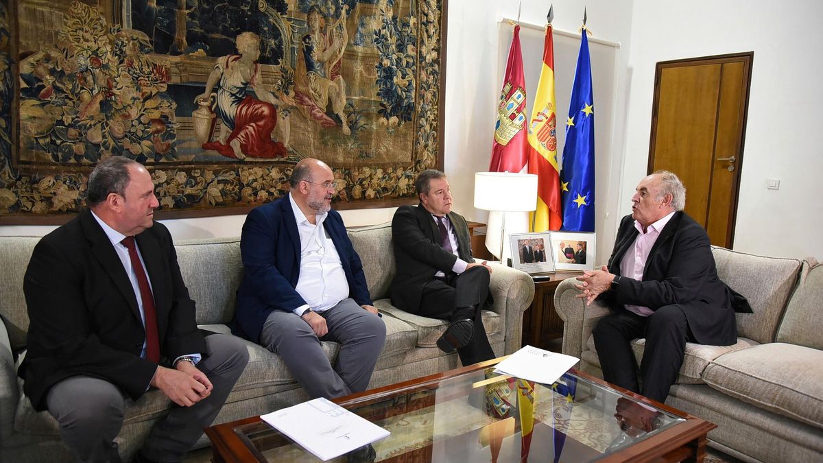 Reunión del presidente de Castilla-La Mancha, Emiliano García-Page, con el presidente de Asaja, José María Fresneda.