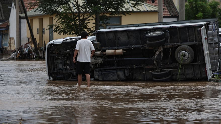 Fuertes lluvias e inundaciones en Pekín dejan al menos 30 muertos