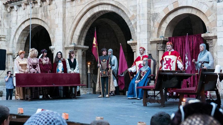Un momento de la recreación del embrión del Parlamentarismo en las Cortes de León.