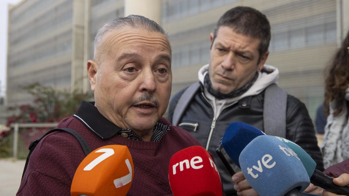 Ferney Lozano, uno de los superviviente de los incendios de las discotecas Teatre y Fonda Milagros de Murcia, este jueves a su llegada a la ciudad de la justicia