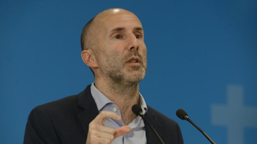 El alcalde de la ciudad, Gonzalo Pérez Jácome, ofrece una rueda de prensa tras reunirse con el presidente de la Xunta de Galicia