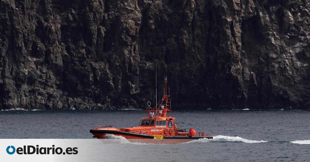 Rescatado un cayuco con unas 40 personas cerca de la costa de Tenerife