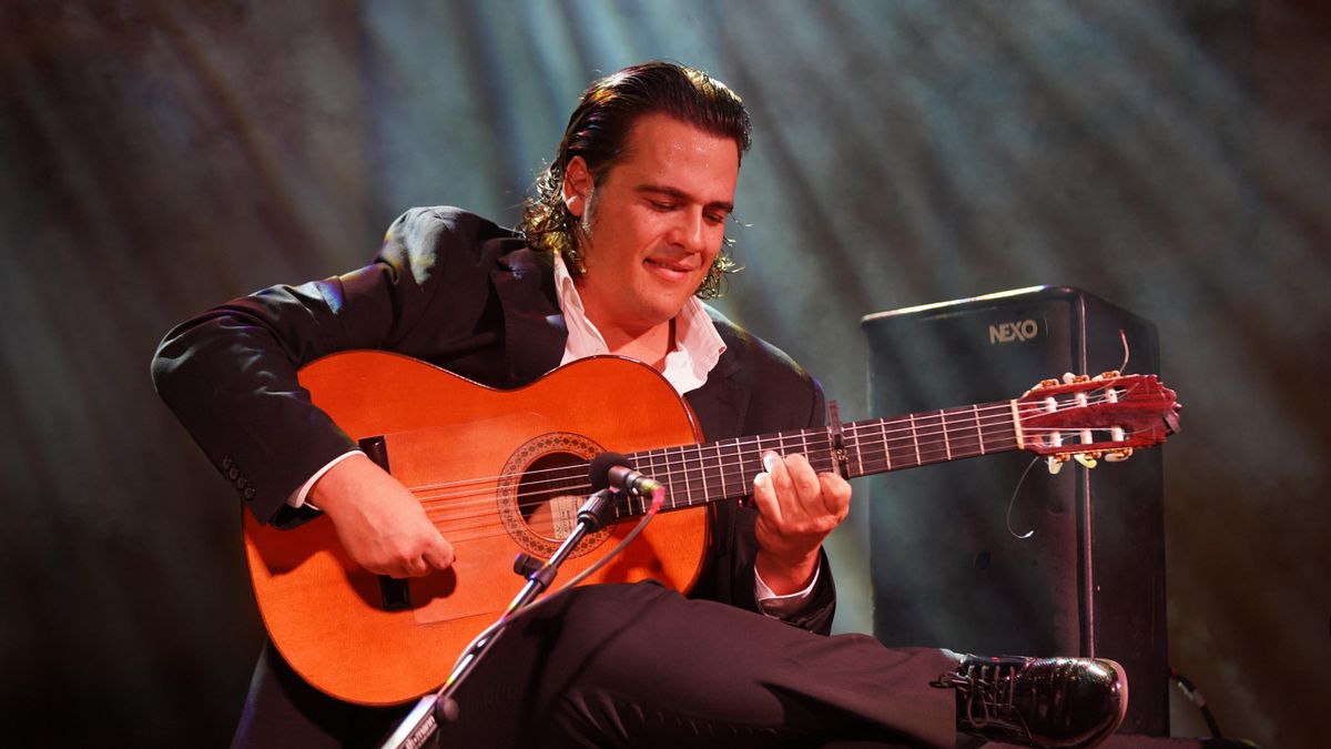 El concierto de Ezequiel Benítez en la Plaza del Potro en la Noche Blanca del Flamenco