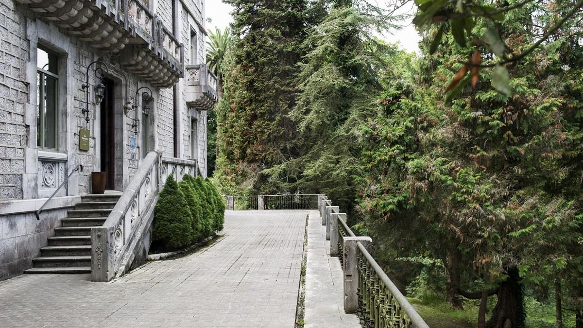 Entrada al Parador de Limpias, en Cantabria