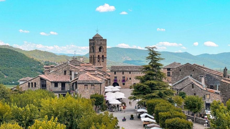 El pueblo pirenaico de Aragón perfecto para cerrar el verano con una ruta de senderismo y visitando monumentos