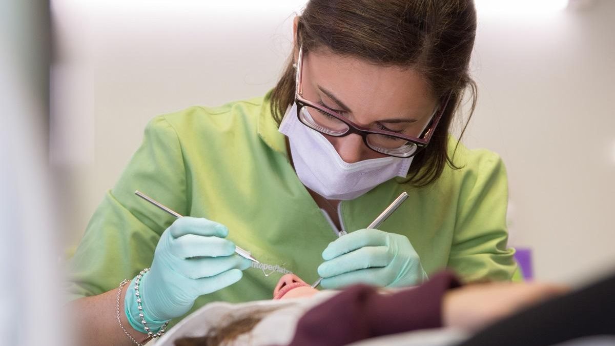 Una consulta dental sobre ruedas recorrerá los pueblos de La Rioja para atender a las personas mayores