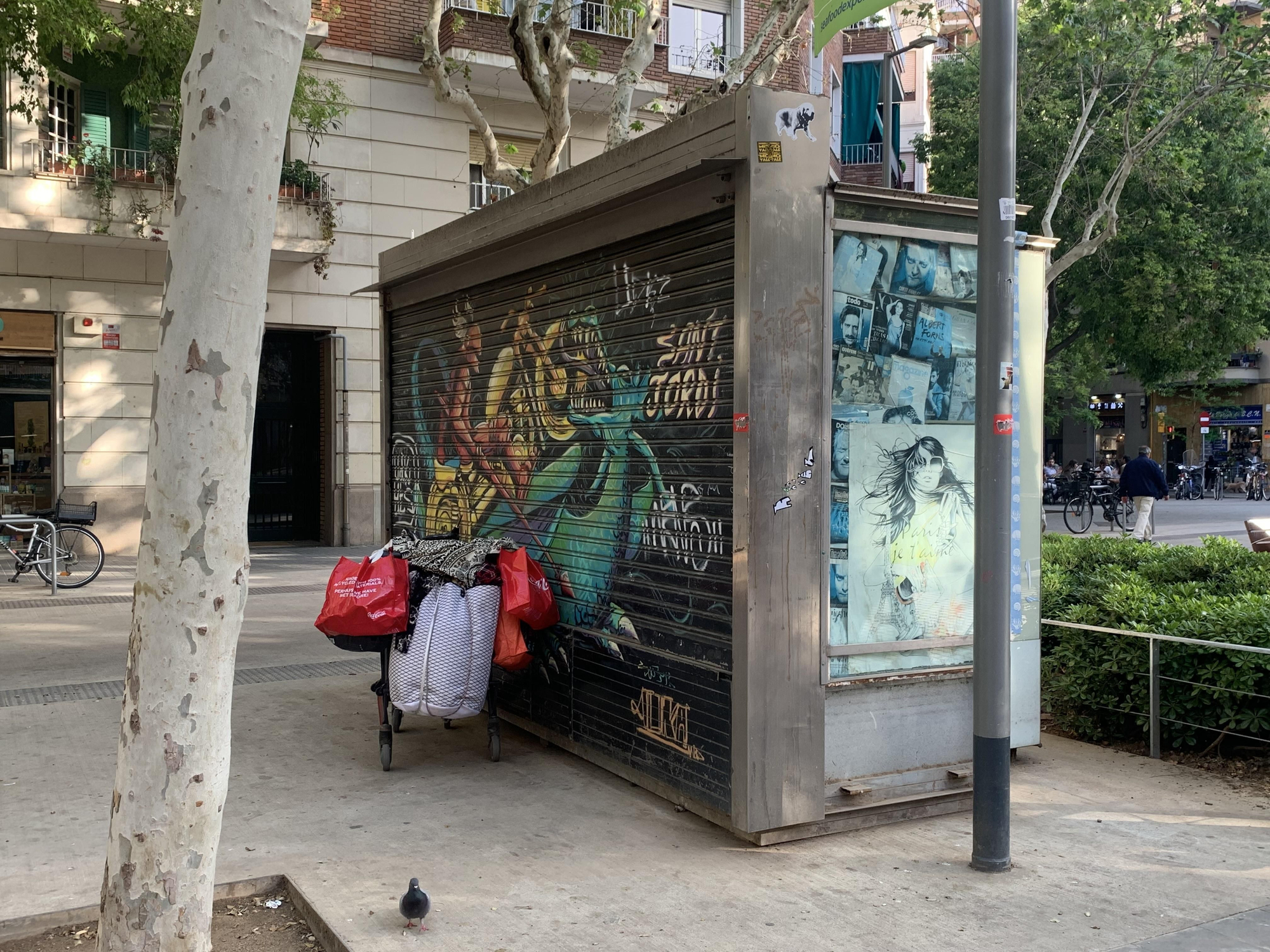 Uno de los cerca de veinte quioscos en desuso en Barcelona.
