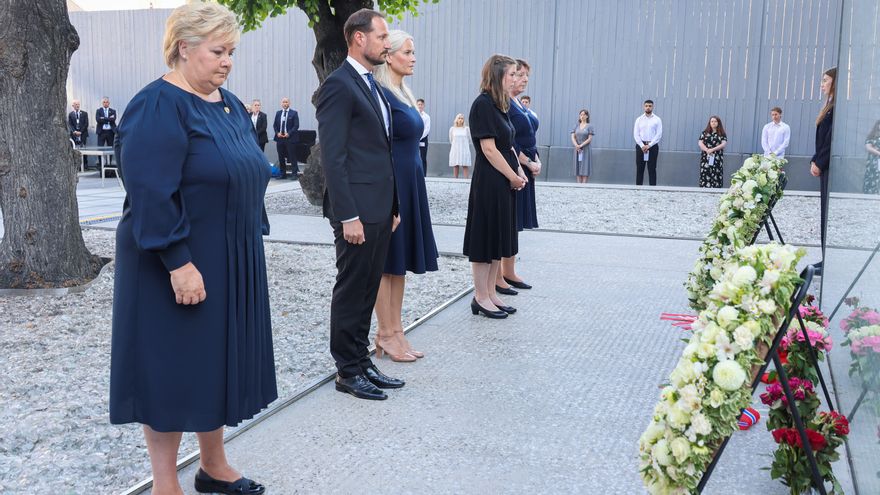 Solberg y Stoltenberg apelan contra el odio en el aniversario de los ataques de Breivik