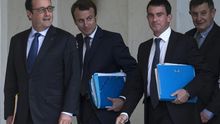 El presidente francés, François Hollande; el ministro de Economía, Emmanuel Macron, y el primer ministro, Manuel Valls. / Efe