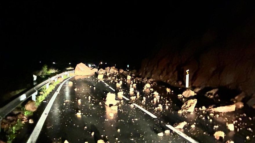 Derrumbe de rocas en la GC-200.