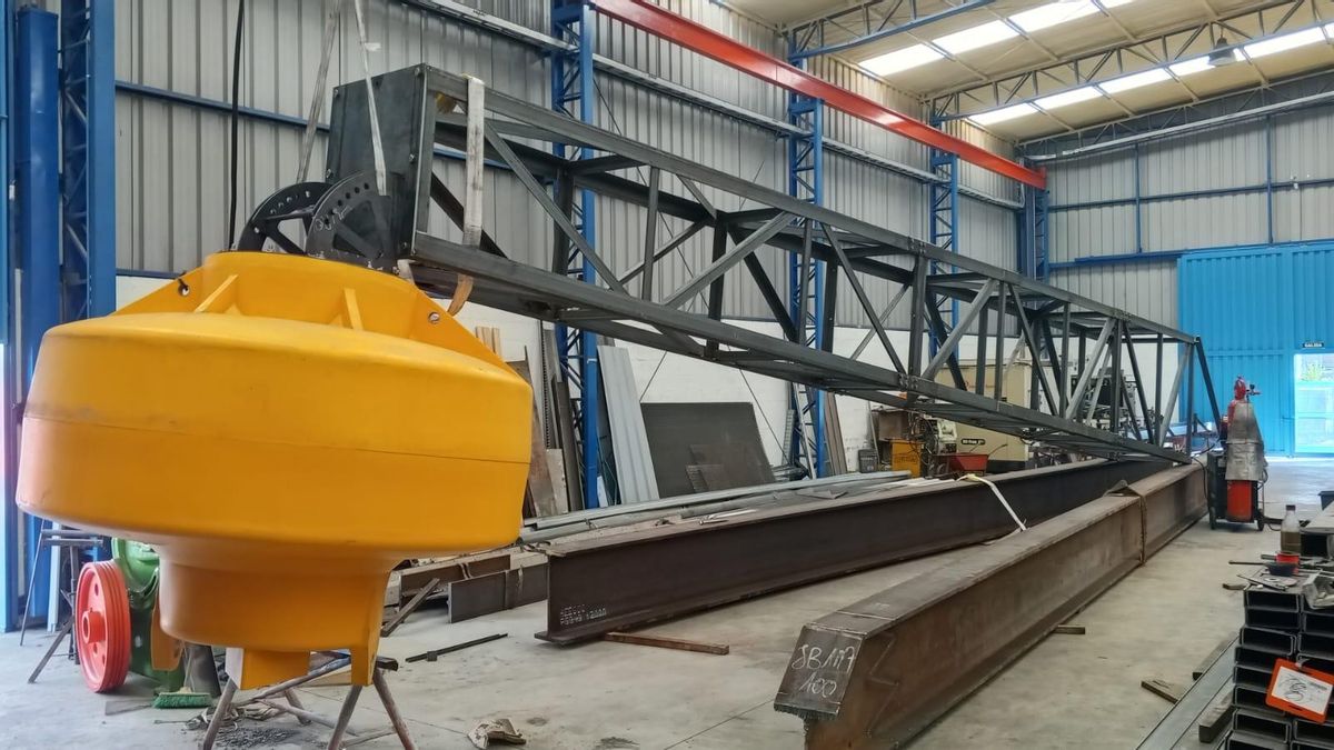 Boya y brazo metálico del proyecto de energía undimotriz que desde 2007 trabajan en la Universidad Tecnológica Nacional (UTN) de Buenos Aires.