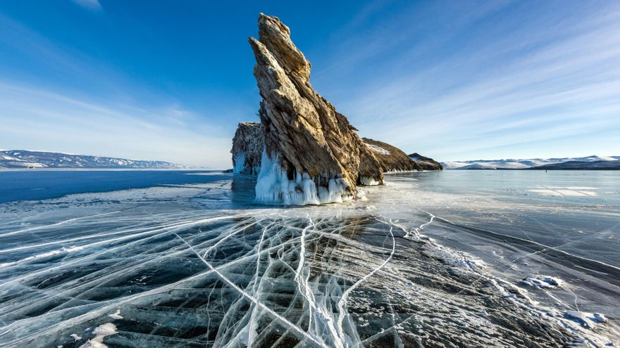 Este lago de Siberia es el más profundo del mundo y almacena cerca del 20% del agua dulce del planeta