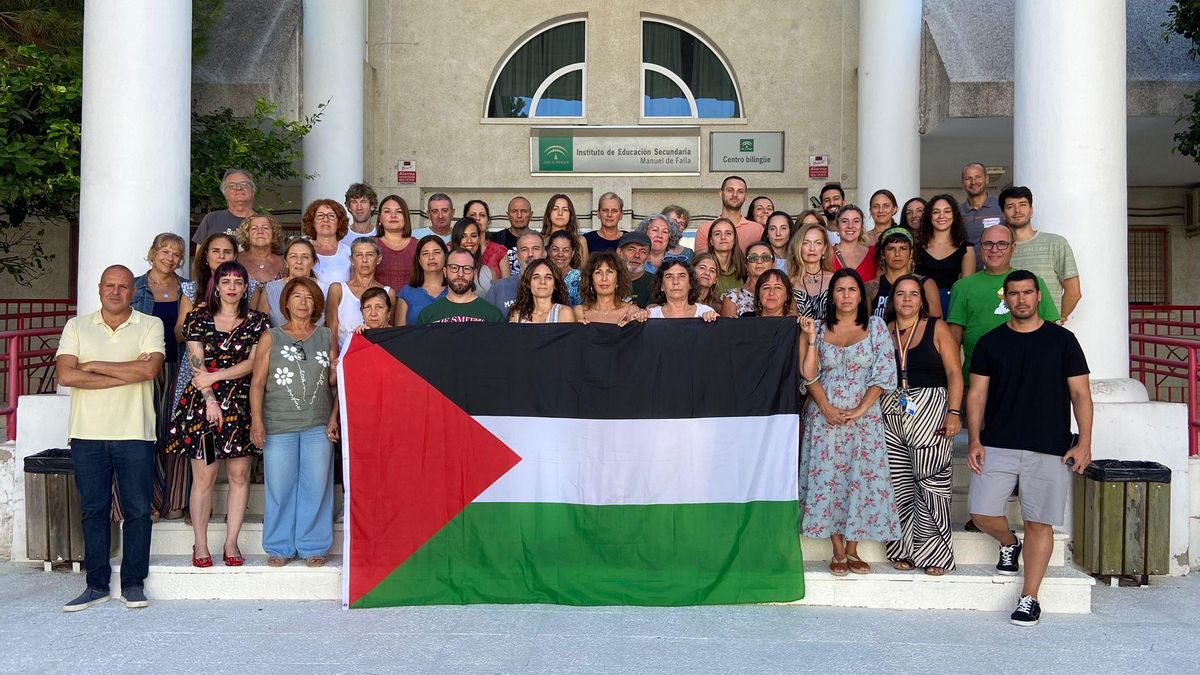 La bandera palestina en la puerta del instituto Manuel de Falla de Puerto Real.
