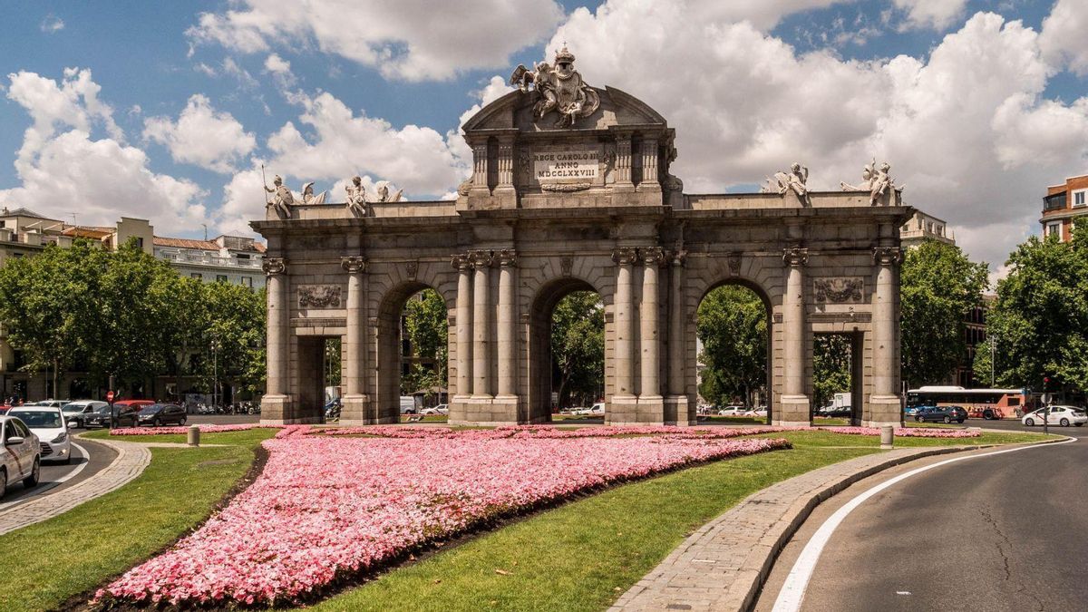 Parón al bulevar que el Ayuntamiento de Madrid planeaba hasta la Puerta de Alcalá por los atascos que generarían las obras