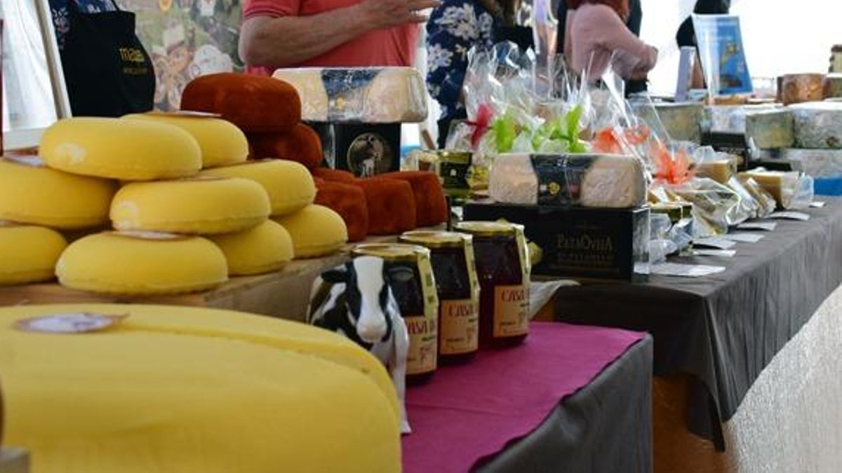 Astorga se rinde al queso: cuatro días de feria con catas, showcooking y hasta vuelos en globo