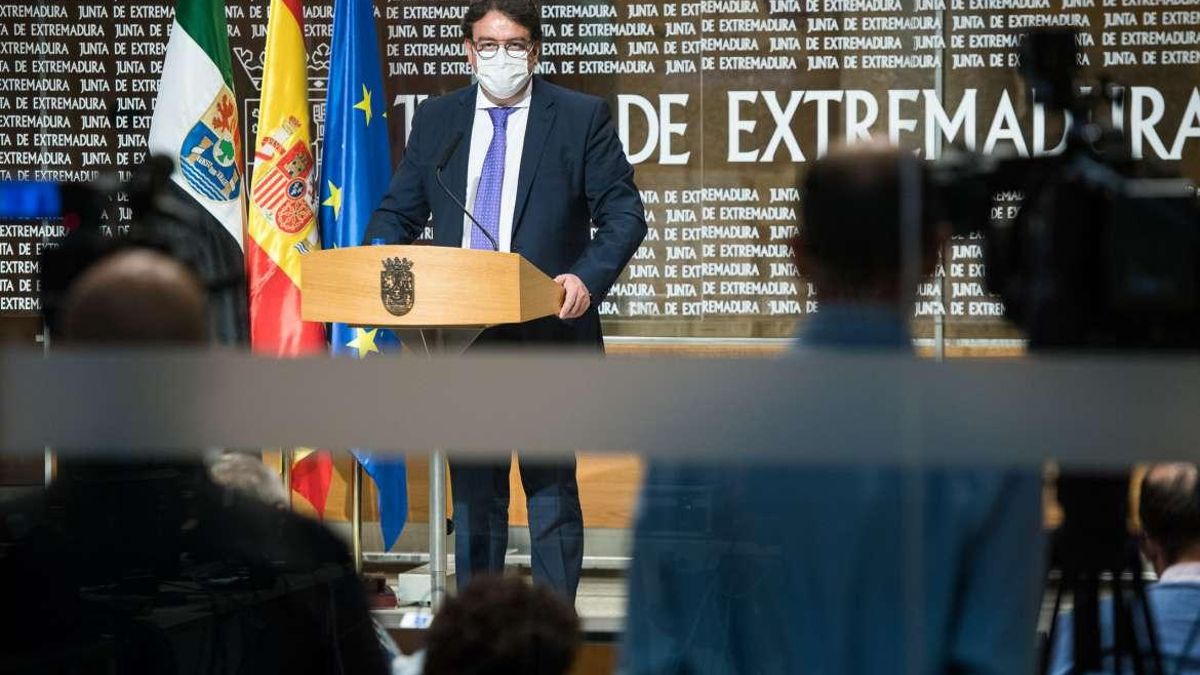 El vicepresidente segundo de la Junta y consejero de Sanidad, José María Vergeles