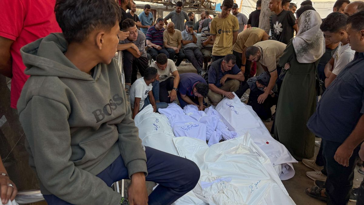Israel mata a 32 palestinos y hiere a más de 80 que aguardaban al reparto de comida en Rafah