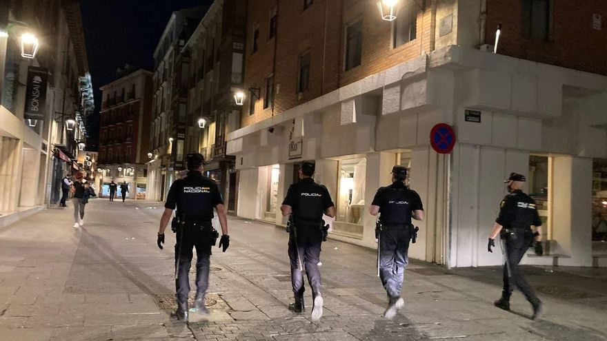 Policías en el centro de Valladolid.