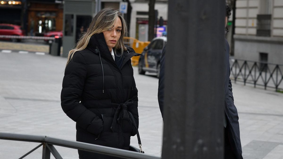 La administradora de la mercantil Canary Island Fuel Company SL, Oriana Elisett Aciego, a su llegada a declarar en la Audiencia Nacional, a 7 de marzo de 2025, en Madrid.