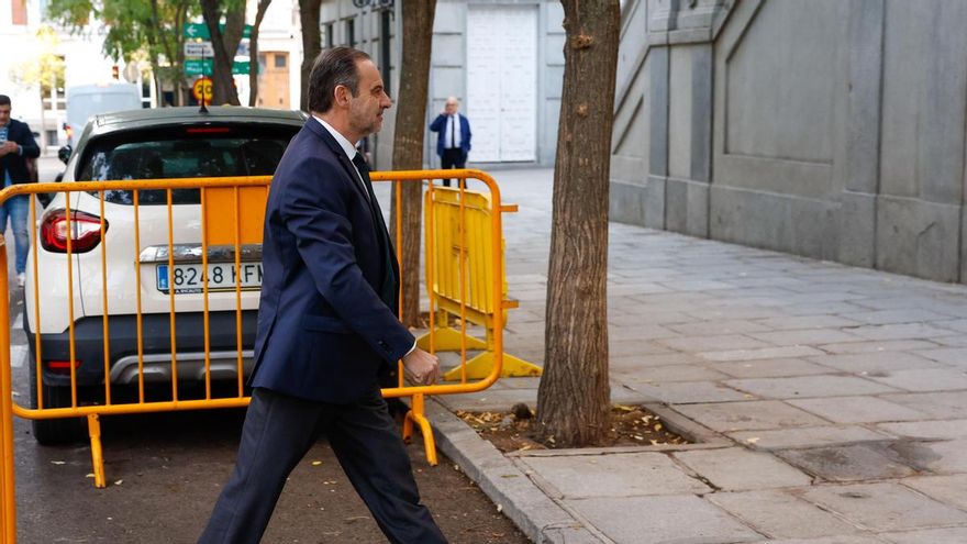 El exministro Jose Luis Ábalos, a su llegada este miércoles al Tribunal Supremo, donde está citado para declarar ante el magistrado Leopoldo Puente.