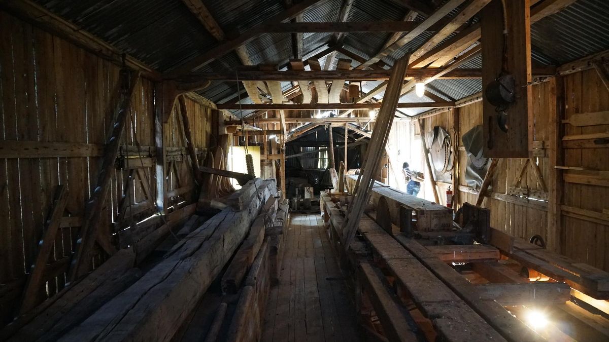 Antiguo cobertizo de pescadores. Estas instalaciones aparecen en la mayoría de las villas de pescadores de las Lofoten.